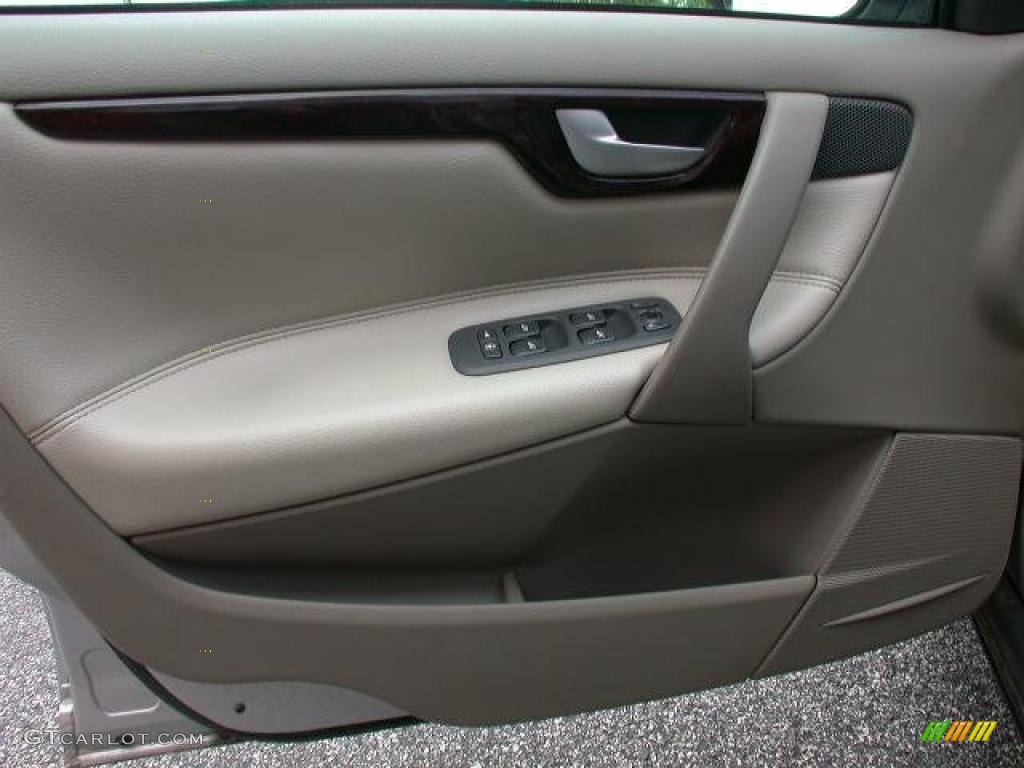 2002 Volvo V70 2.4T Wagon Taupe/Light Taupe Door Panel Photo #48533789
