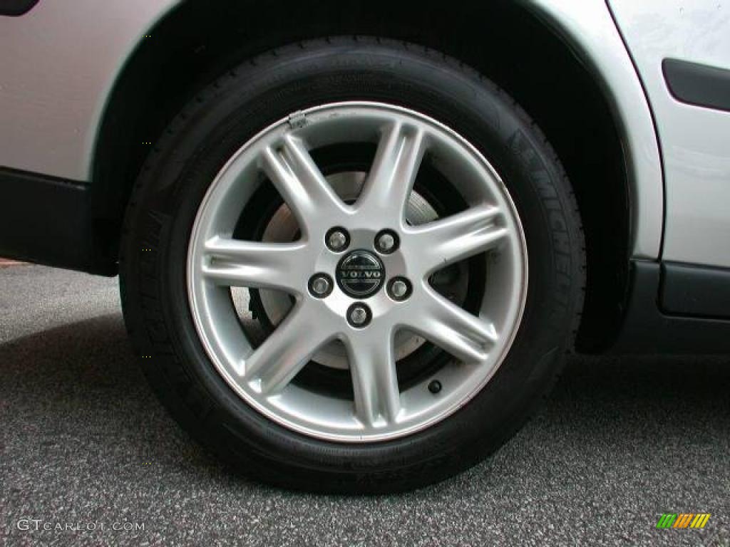 2002 Volvo V70 2.4T Wagon Wheel Photos