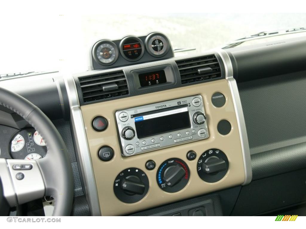 2011 Toyota FJ Cruiser 4WD Controls Photo #48534698