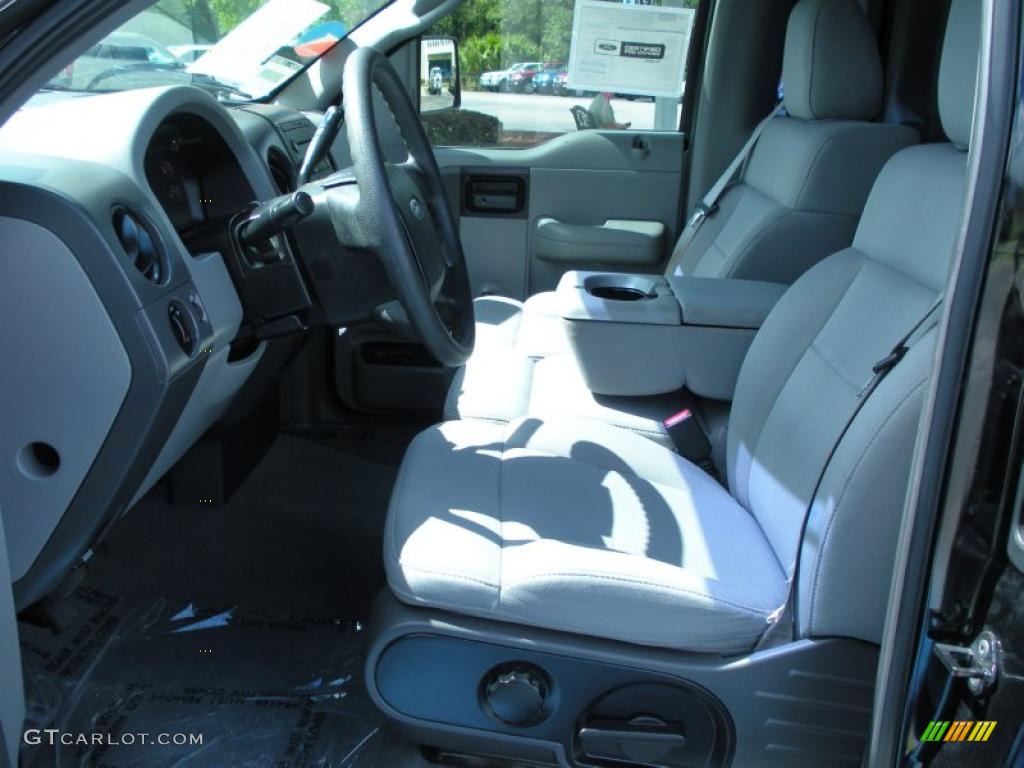 2006 F150 STX Regular Cab - Black / Medium Flint photo #12