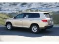 Sandy Beach Metallic - Highlander V6 4WD Photo No. 3