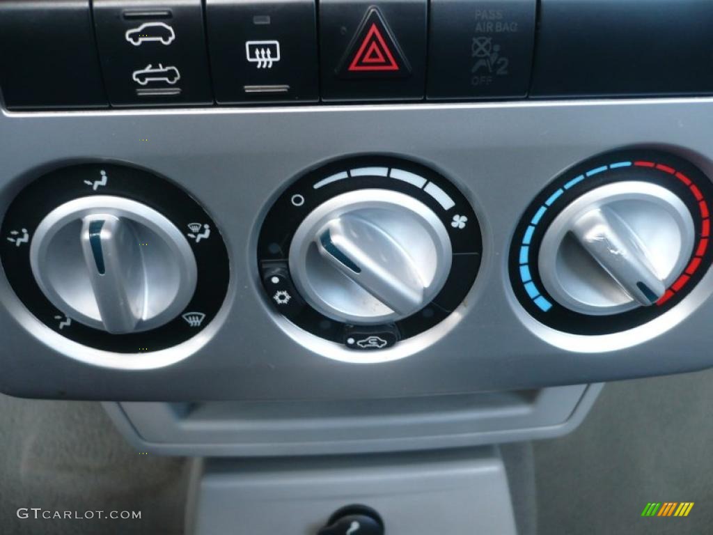 2006 Chrysler PT Cruiser Touring Convertible Controls Photo #48538166
