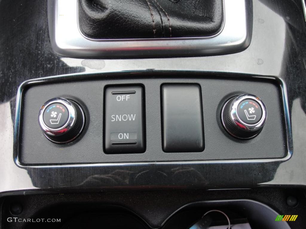 2010 Infiniti FX 35 Controls Photo #48539399