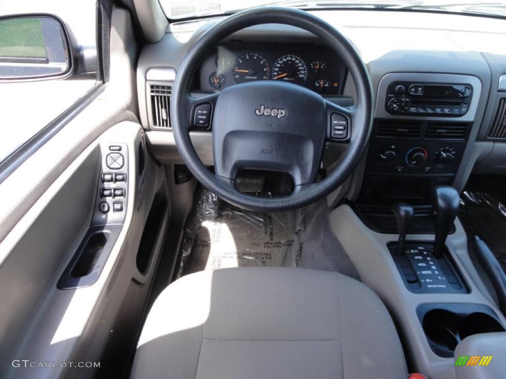 2004 Grand Cherokee Laredo 4x4 - Graphite Metallic / Dark Slate Gray photo #24