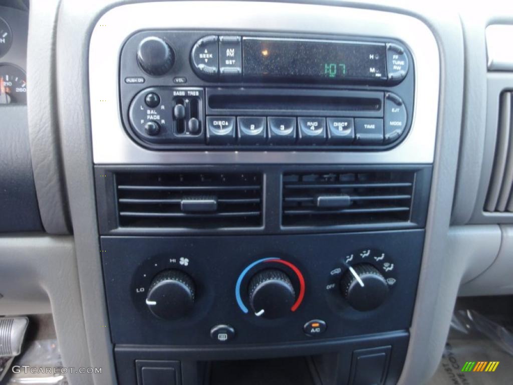 2004 Grand Cherokee Laredo 4x4 - Graphite Metallic / Dark Slate Gray photo #29
