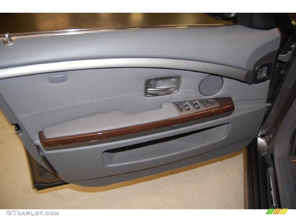 2007 BMW 7 Series 750i Sedan Flannel Grey Door Panel Photo #48545294