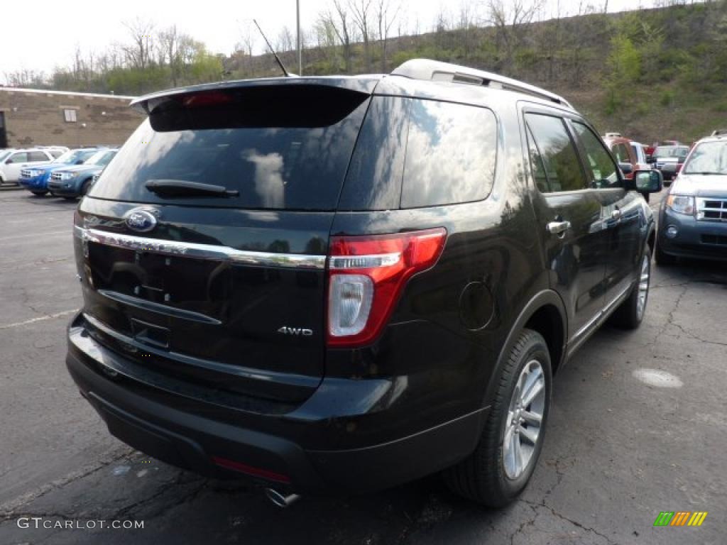 2011 Explorer XLT 4WD - Tuxedo Black Metallic / Charcoal Black photo #2