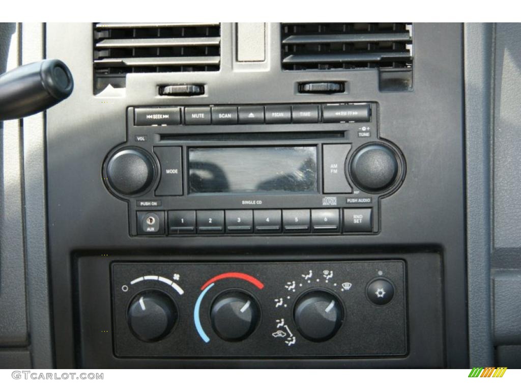 2007 Dodge Dakota ST Quad Cab 4x4 Controls Photo #48546882