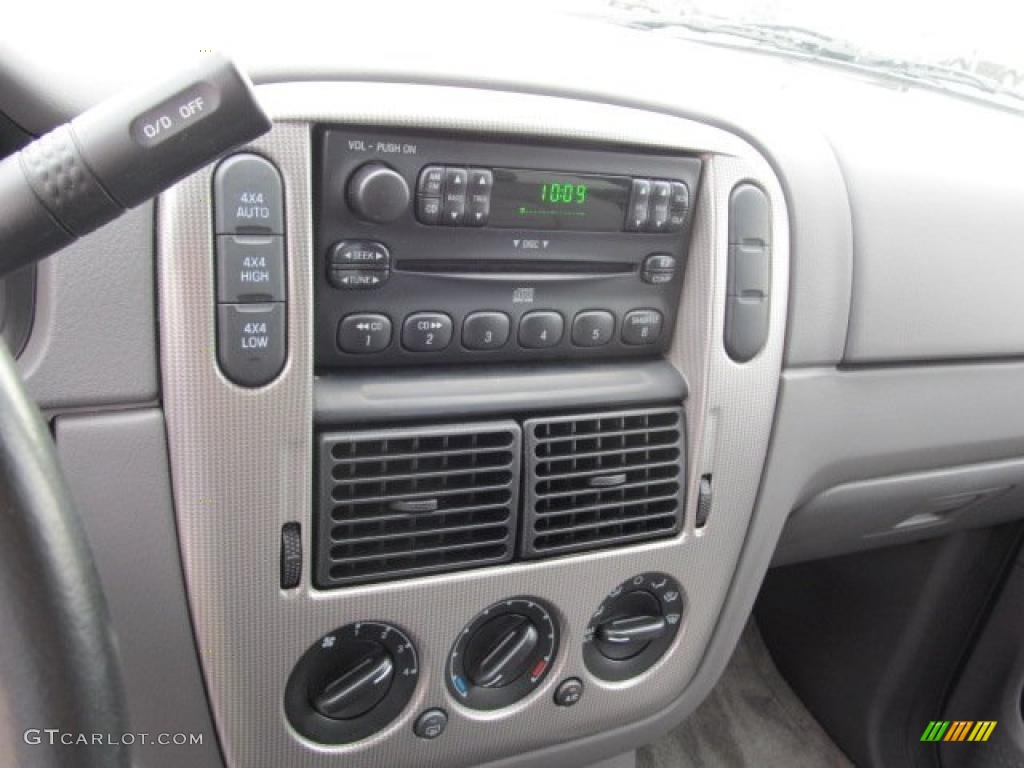 2004 Ford Explorer XLT 4x4 Controls Photo #48548579