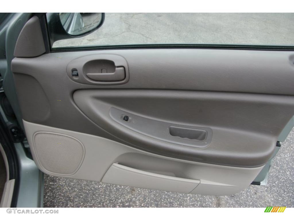 2005 Chrysler Sebring Sedan Light Taupe Door Panel Photo #48548900