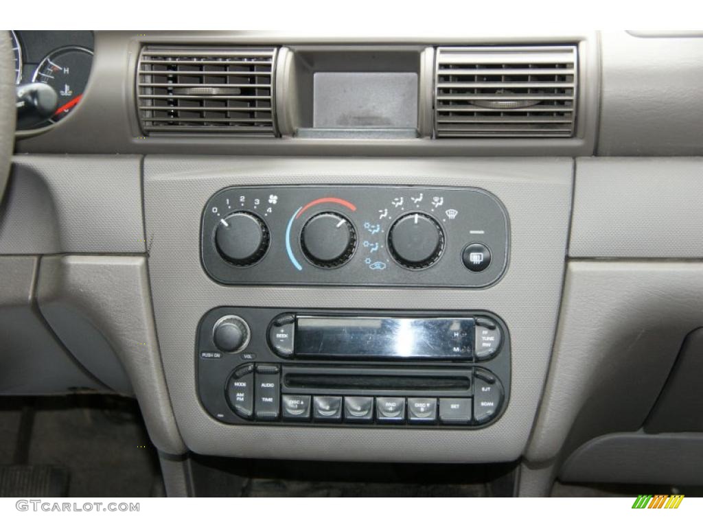 2005 Chrysler Sebring Sedan Controls Photo #48548960