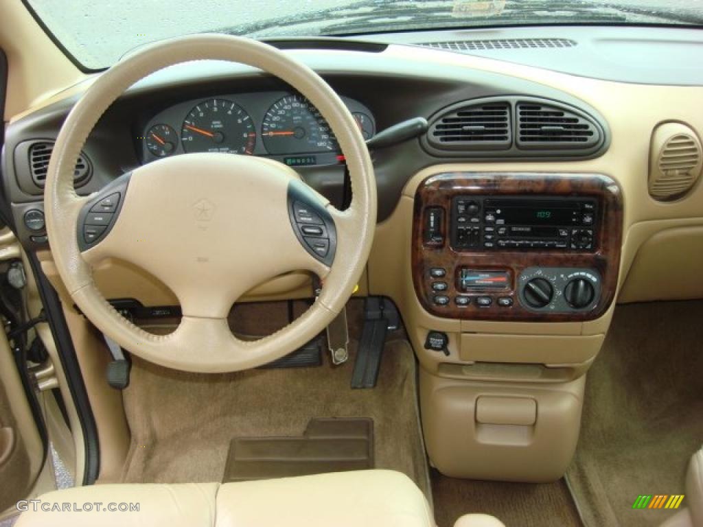 1998 Chrysler Town & Country LXi Dashboard Photos