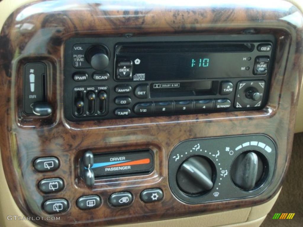 1998 Chrysler Town & Country LXi Controls Photos