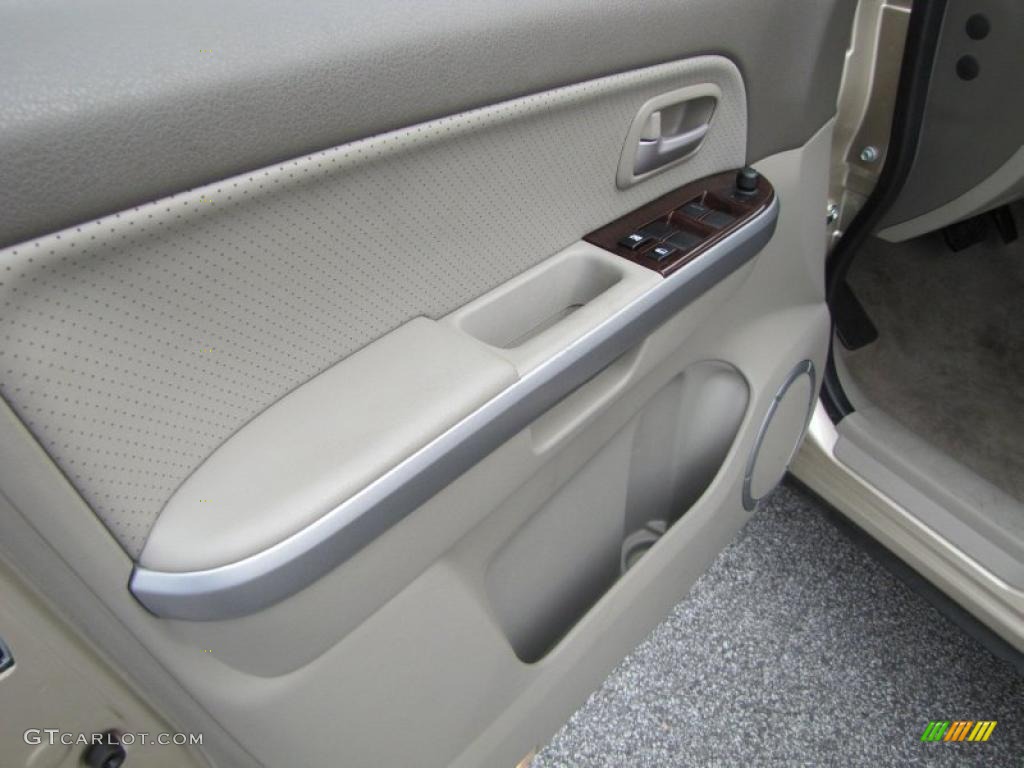 2007 Suzuki Grand Vitara Luxury Beige Door Panel Photo #48552968