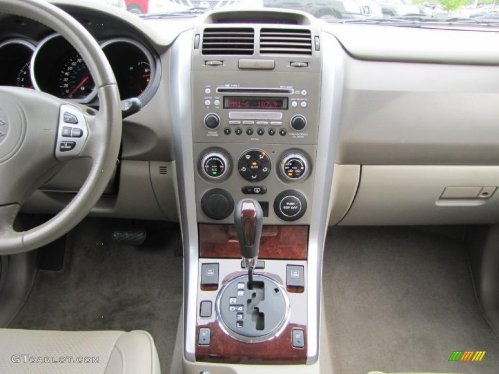 2007 Suzuki Grand Vitara Luxury Controls Photo #48553010