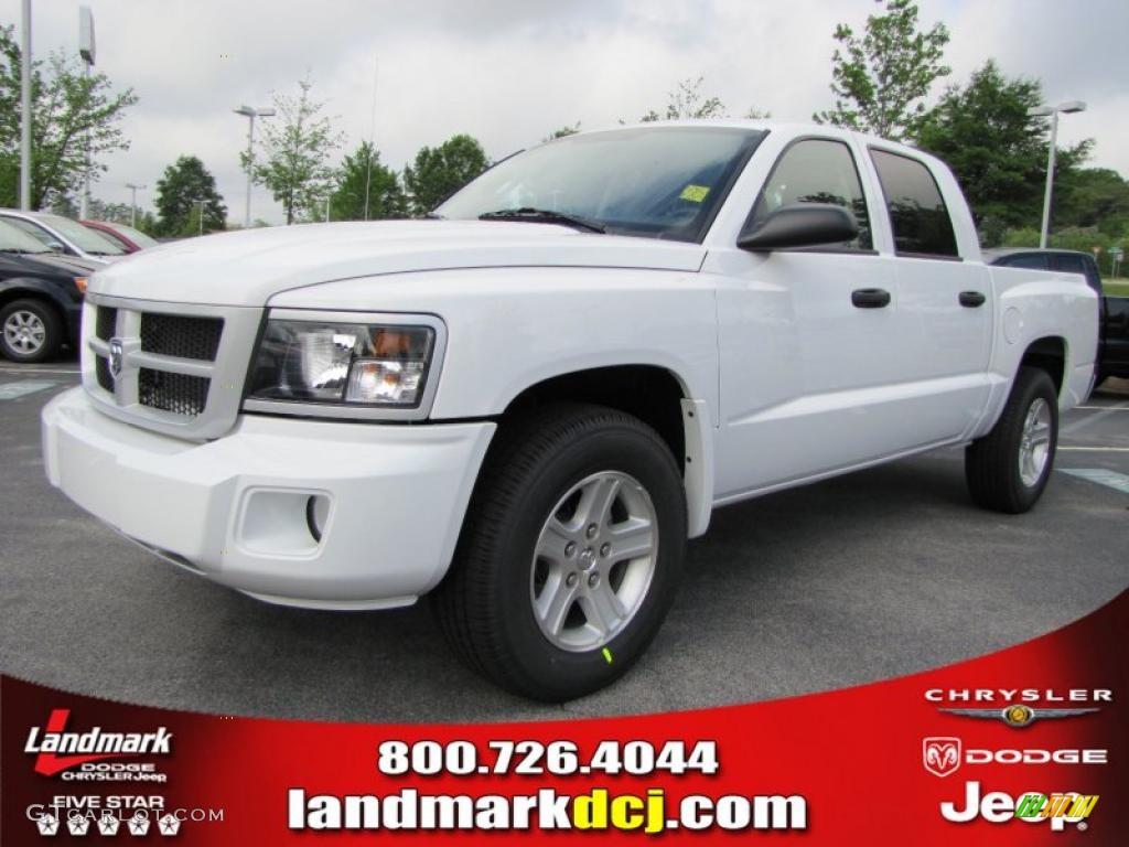 2011 Dakota Big Horn Crew Cab - Bright White / Dark Slate Gray/Medium Slate Gray photo #1