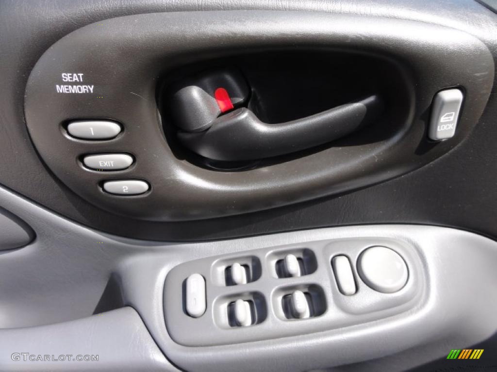 2003 Pontiac Bonneville SSEi Controls Photo #48554255