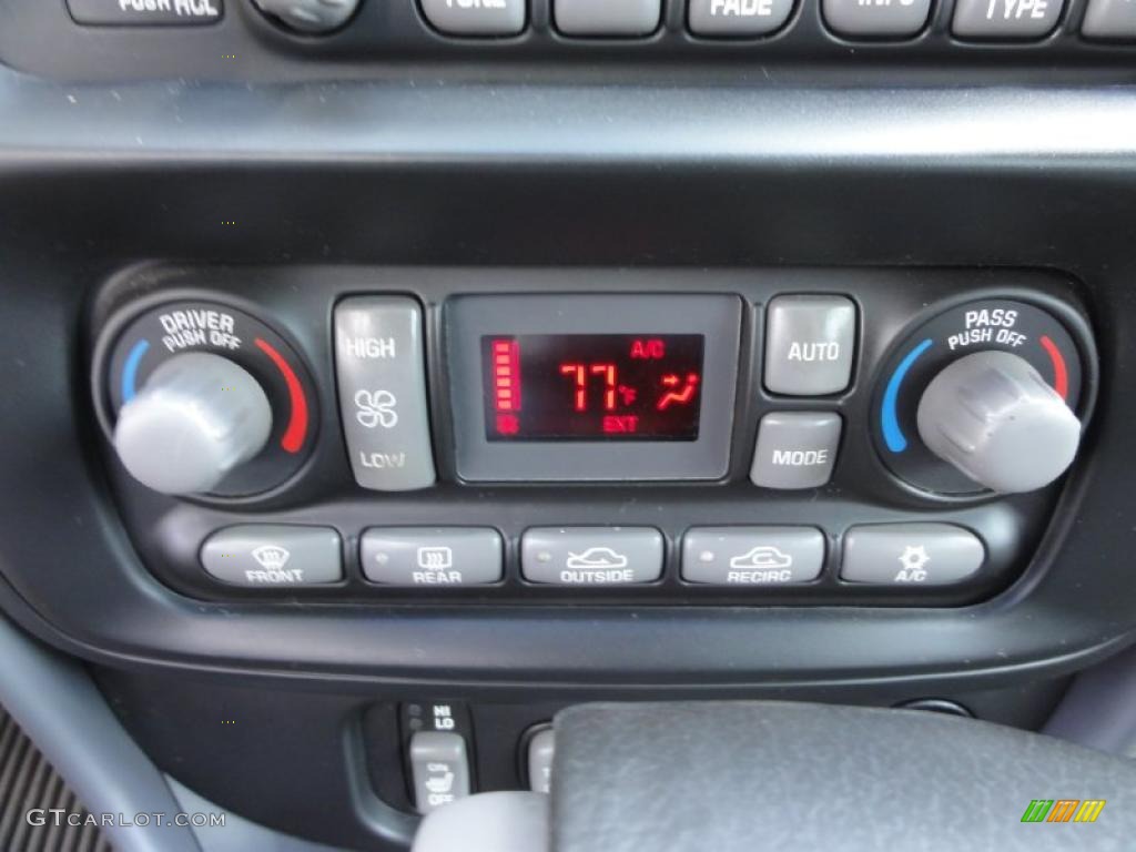 2003 Pontiac Bonneville SSEi Controls Photo #48554564