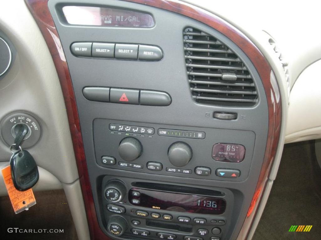 2001 Oldsmobile Aurora 3.5 Controls Photo #48554615