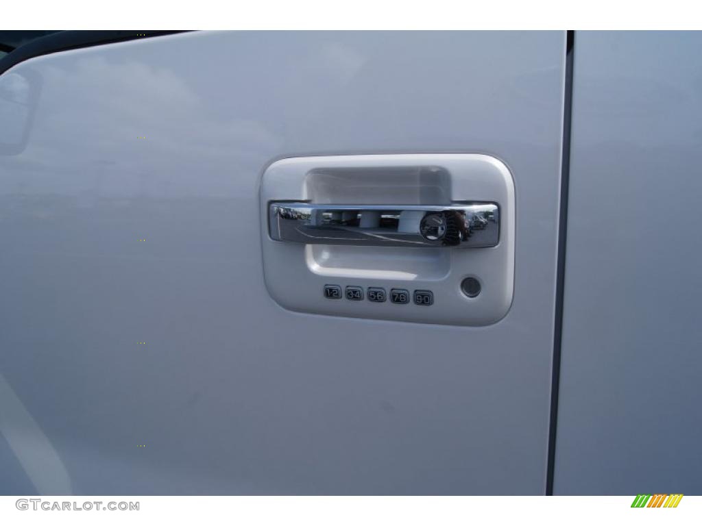 2011 F150 Lariat SuperCrew 4x4 - White Platinum Metallic Tri-Coat / Steel Gray/Black photo #48