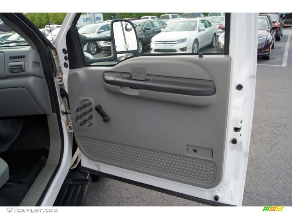 2006 Ford F550 Super Duty XL Regular Cab 4x4 Chassis Medium Flint Door Panel Photo #48556781