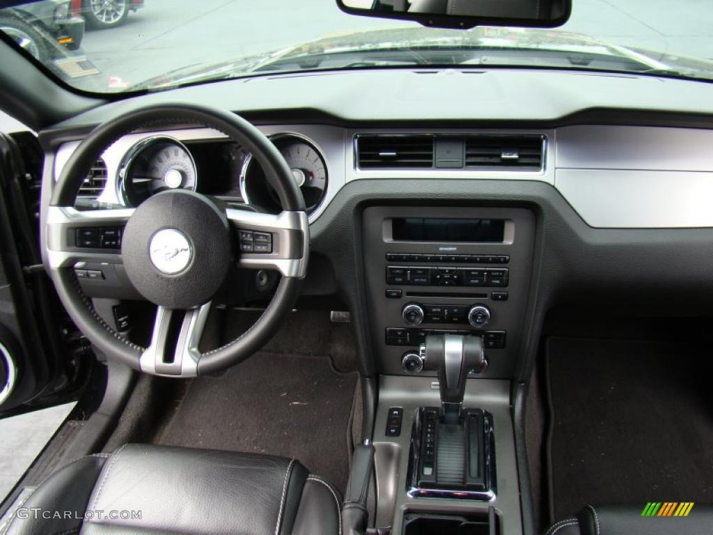 2011 Ford Mustang GT Premium Coupe Charcoal Black Dashboard Photo #48557360