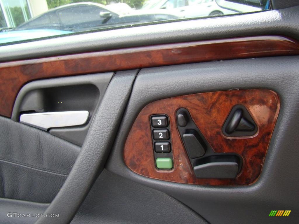 2001 Mercedes-Benz E 320 4Matic Sedan Controls Photo #48558074