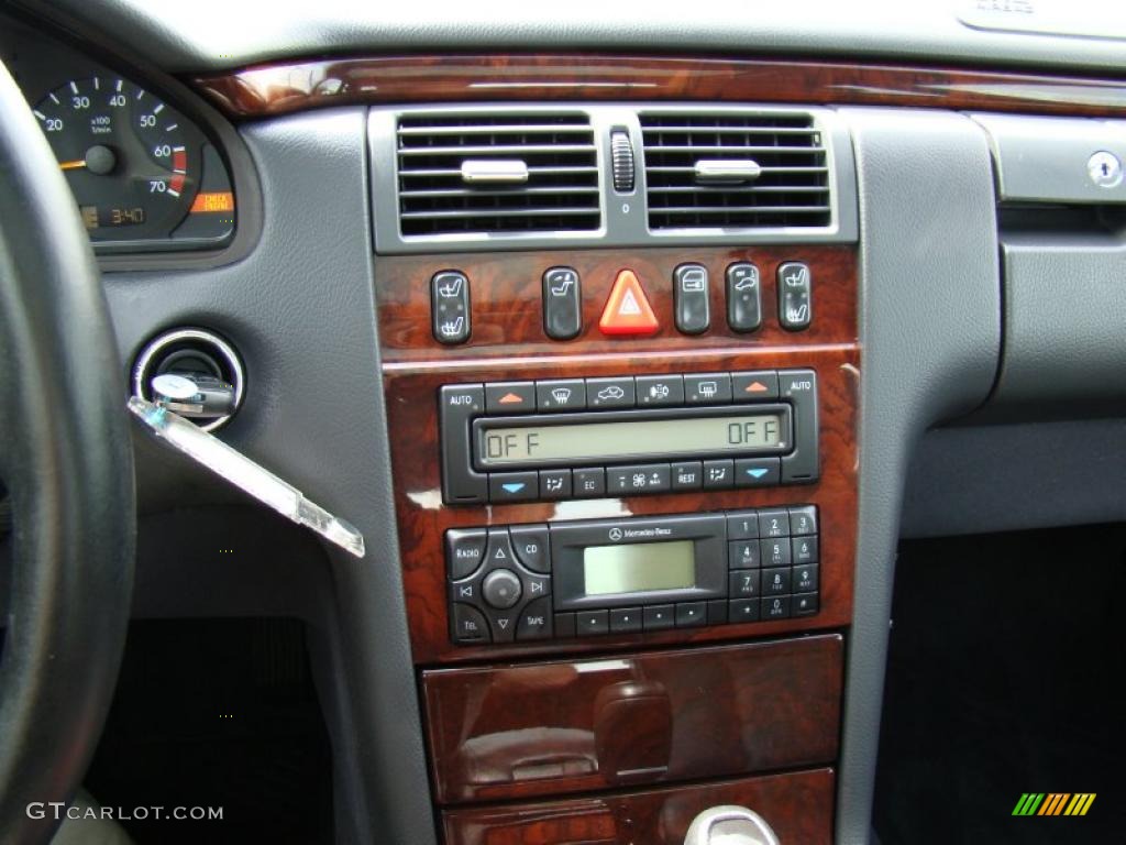 2001 Mercedes-Benz E 320 4Matic Sedan Controls Photo #48558083
