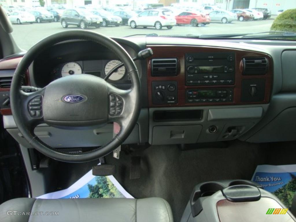 2005 F250 Super Duty Lariat Crew Cab 4x4 - True Blue Metallic / Medium Flint photo #13