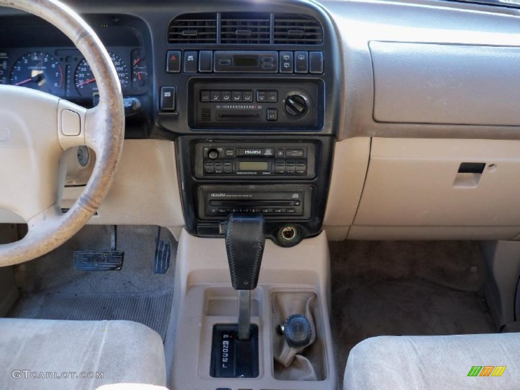 2000 Isuzu Trooper S 4x4 Controls Photo #48560435