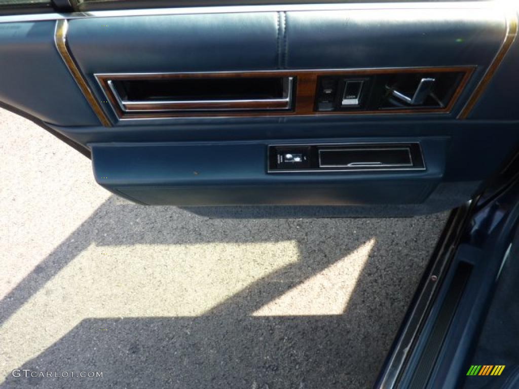 1993 Cadillac DeVille Sedan Blue Door Panel Photo #48564485