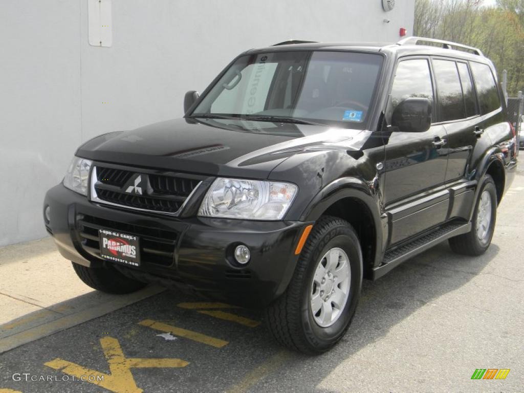 2004 Montero Limited 4x4 - Solano Black Pearl / Charcoal photo #1
