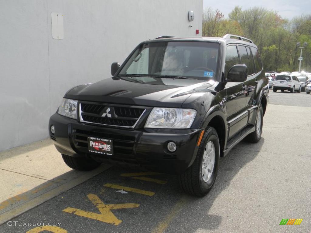 2004 Montero Limited 4x4 - Solano Black Pearl / Charcoal photo #2