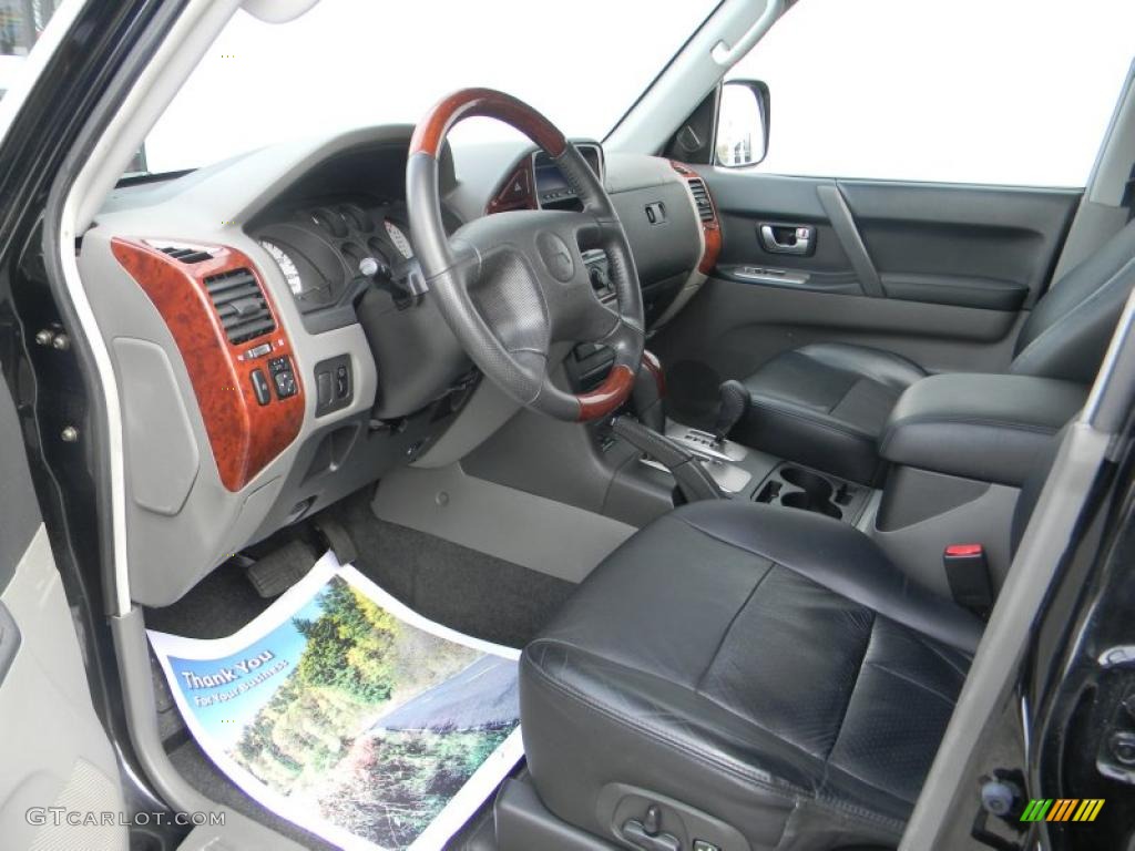 Charcoal Interior 2004 Mitsubishi Montero Limited 4x4 Photo #48564958