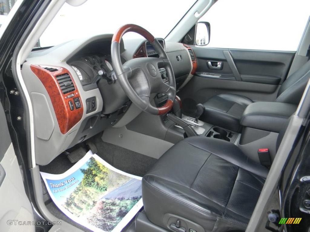 Interior Mitsubishi Montero