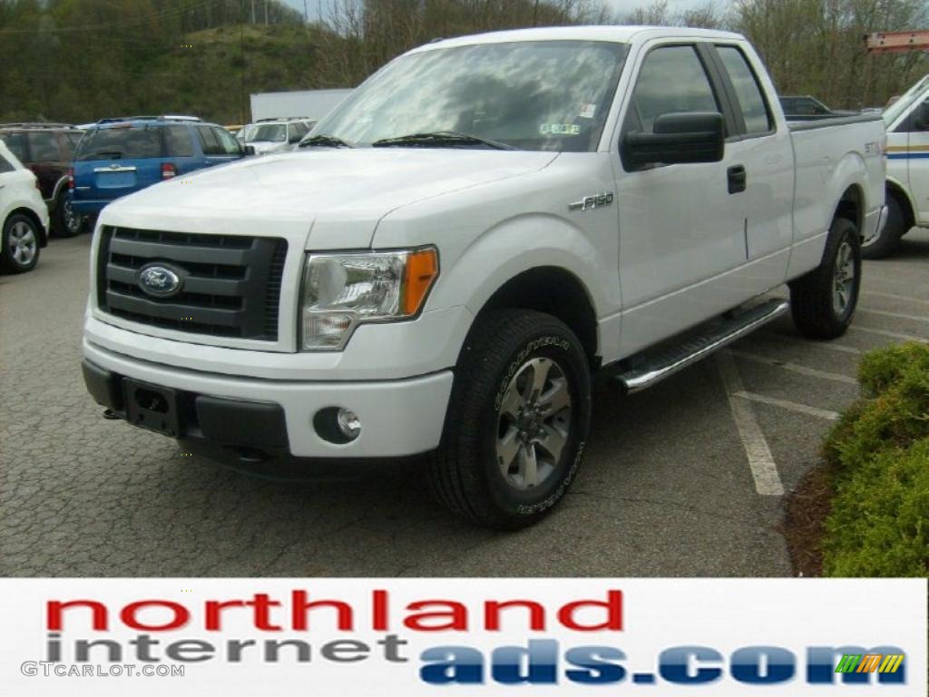 2011 F150 STX SuperCab 4x4 - Oxford White / Pale Adobe photo #4