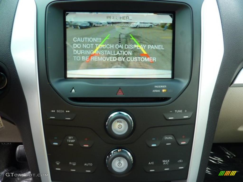 2011 Ford Explorer XLT 4WD Controls Photo #48568299