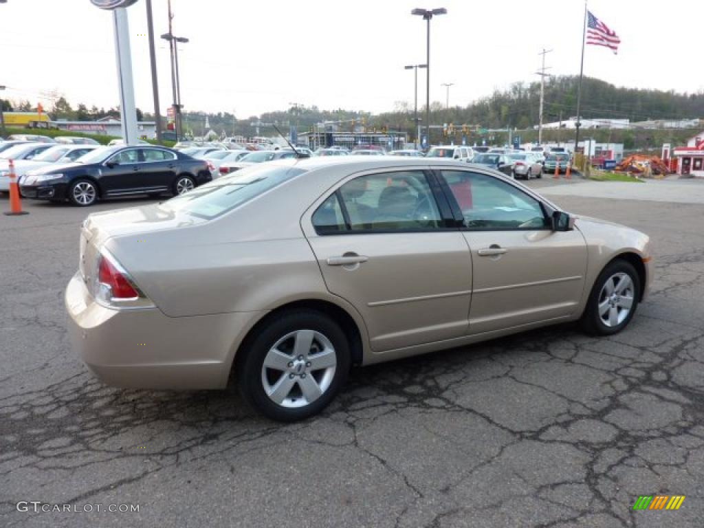 2008 Fusion SE - Dune Pearl Metallic / Camel photo #3