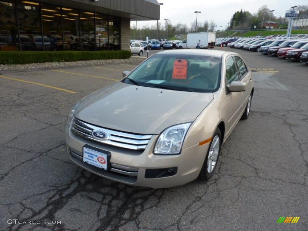 2008 Fusion SE - Dune Pearl Metallic / Camel photo #4