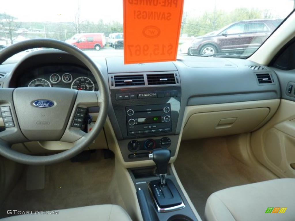 2008 Fusion SE - Dune Pearl Metallic / Camel photo #12