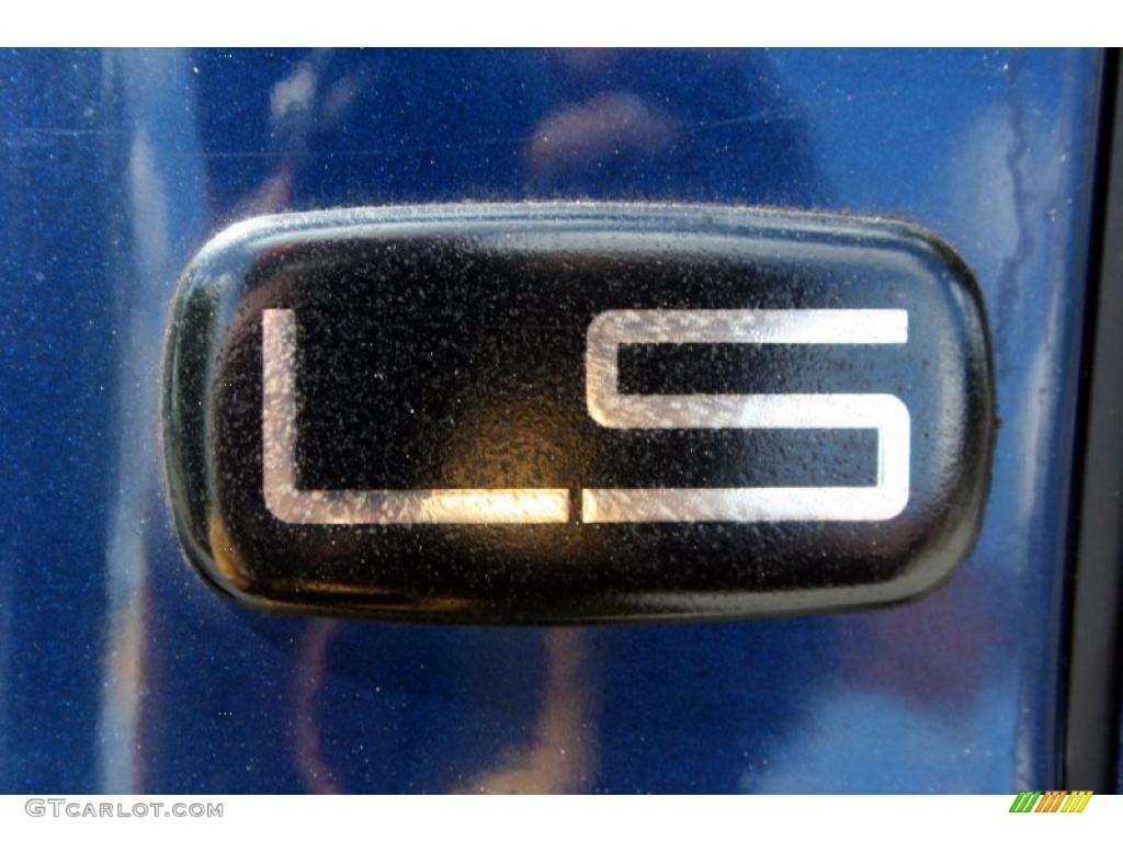 2002 Chevrolet Silverado 1500 LS Crew Cab 4x4 Marks and Logos Photos