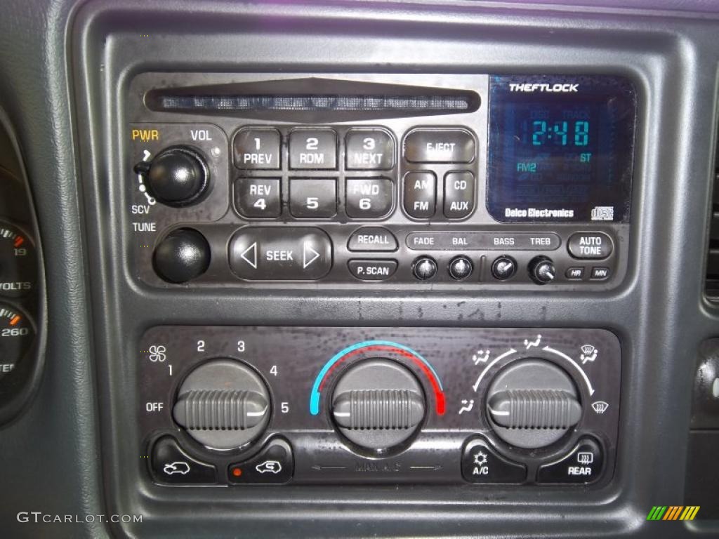 2001 Chevrolet Suburban 1500 LT 4x4 Controls Photo #48571547