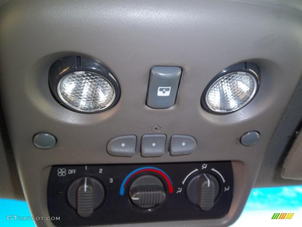 2001 Chevrolet Suburban 1500 LT 4x4 Controls Photo #48571562