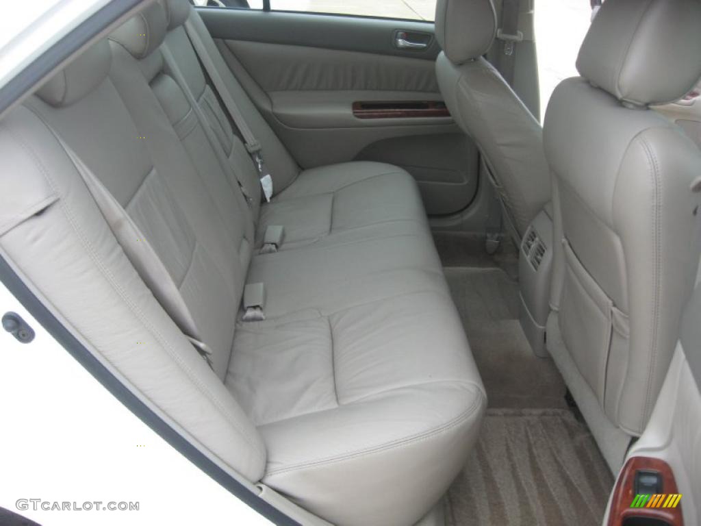 2006 Camry XLE - Super White / Beige photo #16