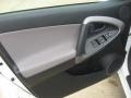Super White - RAV4 I4 Photo No. 13