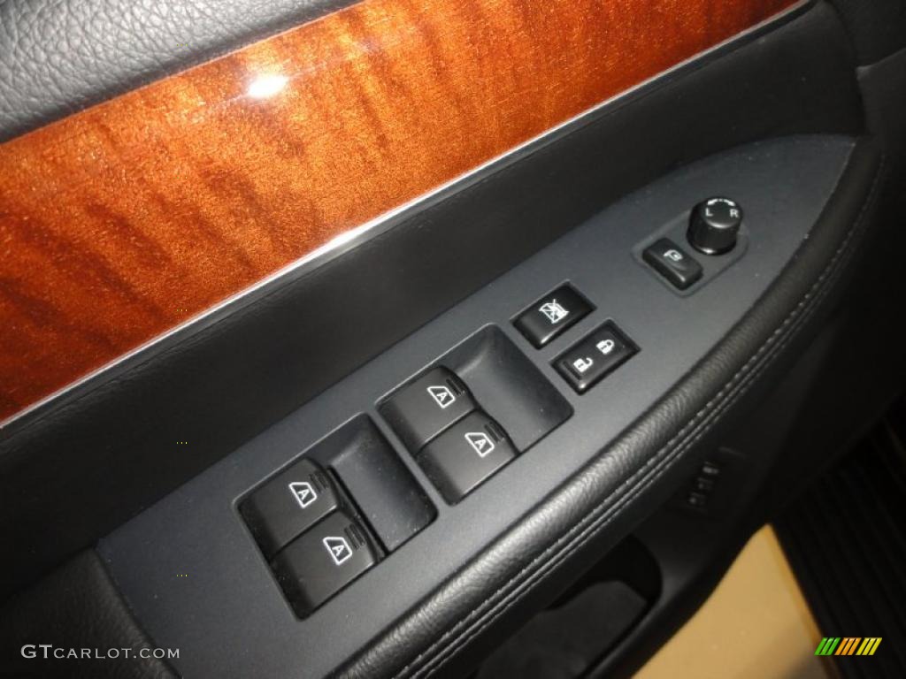 2010 Infiniti QX 56 4WD Controls Photo #48577187