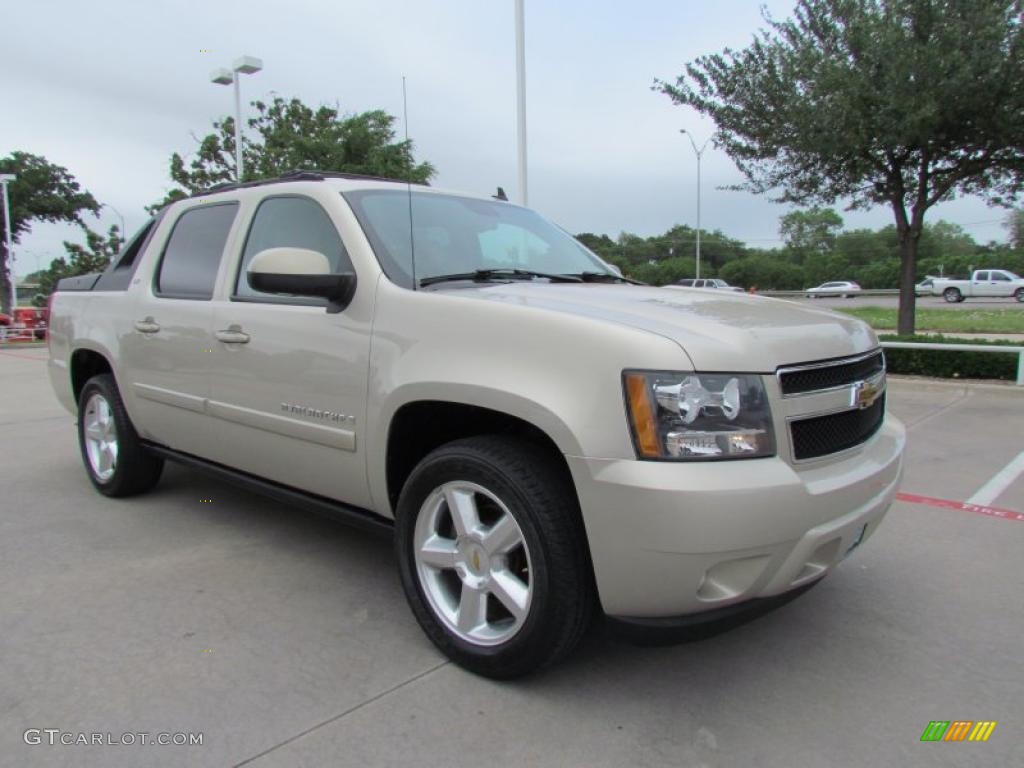 Gold Mist Metallic 2007 Chevrolet Avalanche LT 4WD Exterior Photo #48579075