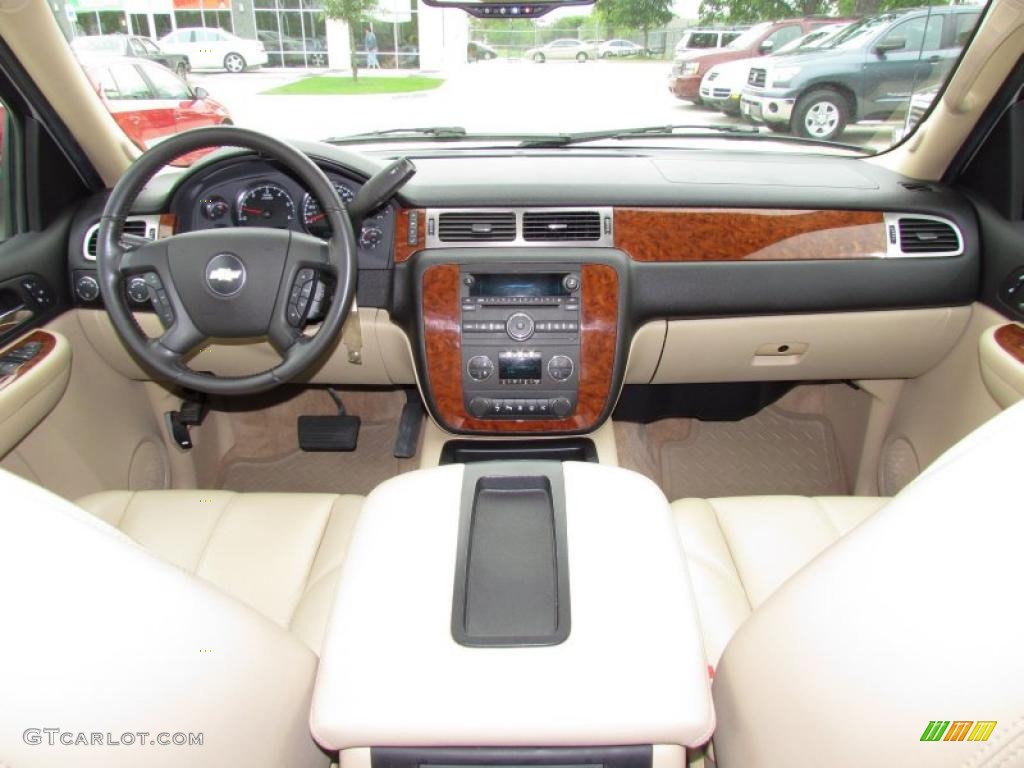 2007 Chevrolet Avalanche LT 4WD Ebony/Light Cashmere Dashboard Photo #48579120