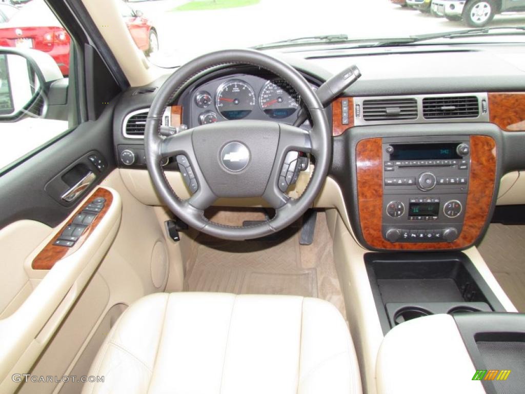 2007 Chevrolet Avalanche LT 4WD Ebony/Light Cashmere Dashboard Photo #48579126
