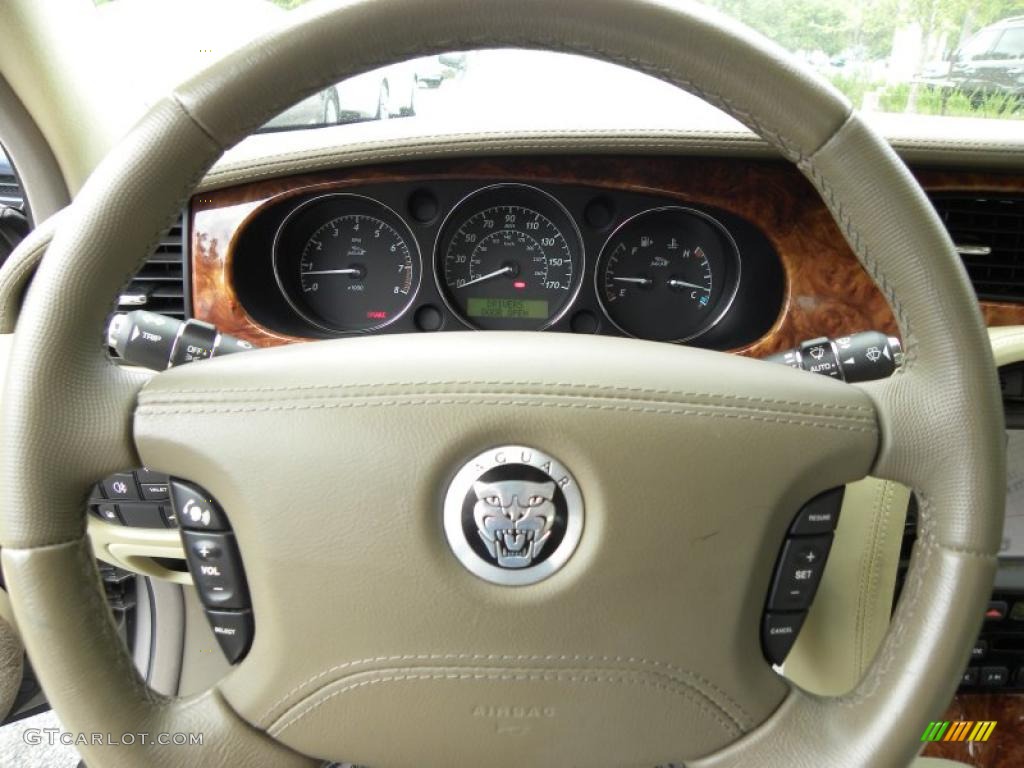2008 Jaguar XJ Vanden Plas Champagne Steering Wheel Photo #48580548